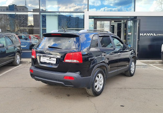 Подержанный автомобиль Kia Sorento 2011 года (5 фото)