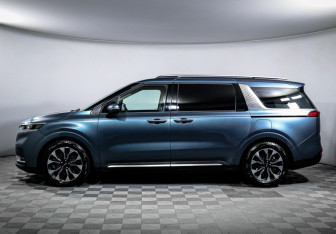 Подержанный автомобиль Kia Carnival 2021 года (8 фото)