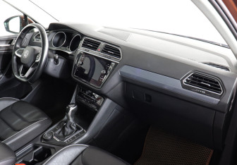 Подержанный автомобиль Volkswagen Tiguan 2021 года (10 фото)