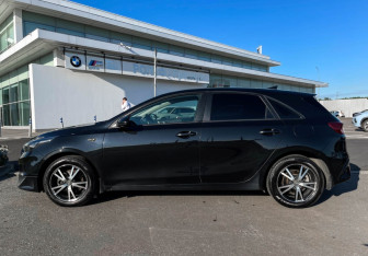 Подержанный автомобиль Kia Ceed Hatchback 2022 года (8 фото)