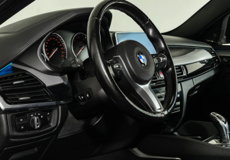 Подержанный автомобиль BMW X6 2017 года (11 фото)
