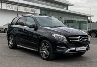 Подержанный автомобиль Mercedes-Benz GLE 2015 года (3 фото)