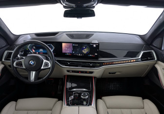 Подержанный автомобиль BMW X7 2023 года (14 фото)