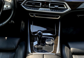 Подержанный автомобиль BMW X5 2020 года (14 фото)