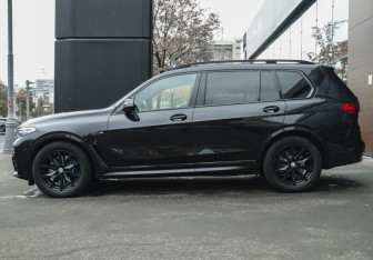 Подержанный автомобиль BMW X7 2019 года (8 фото)