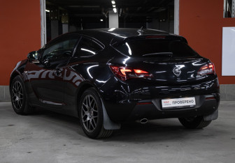 Подержанный автомобиль Opel Astra Hatchback 2013 года (7 фото)