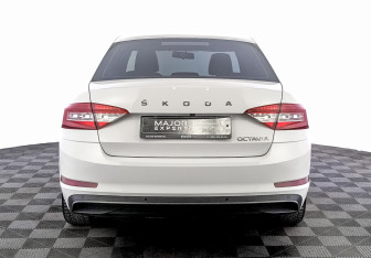 Подержанный автомобиль Skoda Octavia Liftback 2022 года (6 фото)