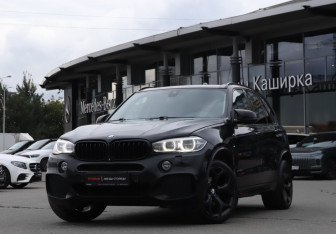 Подержанный автомобиль BMW X5 2014 года (25 фото)