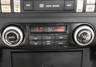 Подержанный автомобиль Mitsubishi Pajero 2011 года (12 фото)