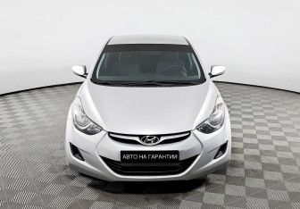 Подержанный автомобиль Hyundai Elantra Sedan 2013 года (2 фото)