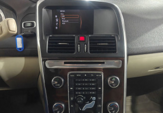 Подержанный автомобиль Volvo XC60 2012 года (14 фото)