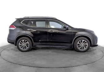 Подержанный автомобиль Nissan X-Trail 2016 года (4 фото)