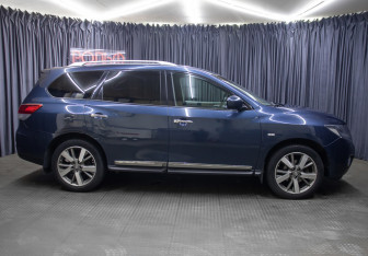 Подержанный автомобиль Nissan Pathfinder 2014 года (4 фото)