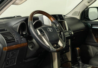 Подержанный автомобиль Toyota Land Cruiser Prado 2010 года (13 фото)