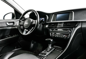Подержанный автомобиль Kia Optima Sedan 2018 года (8 фото)