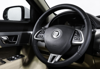 Подержанный автомобиль Jaguar XF Sedan 2013 года (13 фото)