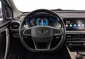 Подержанный автомобиль Geely Coolray 2022 года (21 фото)