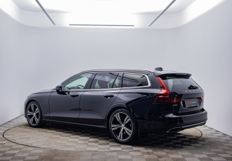 Подержанный автомобиль Volvo V60 2018 года (7 фото)