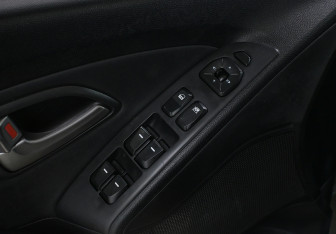 Подержанный автомобиль Hyundai ix35 2010 года (15 фото)