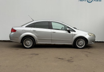 Подержанный автомобиль Fiat Linea 2011 года (4 фото)