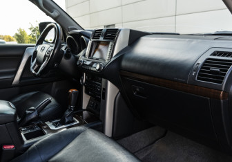Подержанный автомобиль Toyota Land Cruiser Prado 2011 года (13 фото)