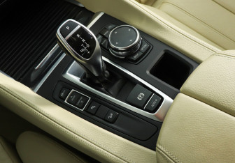 Подержанный автомобиль BMW X6 2015 года (18 фото)