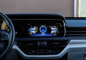 Подержанный автомобиль Hongqi HS5 2024 года (10 фото)