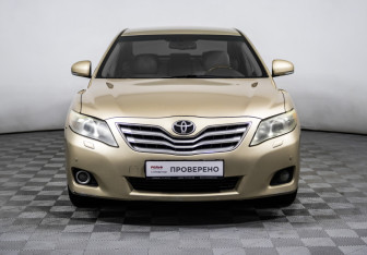 Подержанный автомобиль Toyota Camry Sedan 2011 года (2 фото)