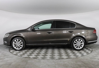 Подержанный автомобиль Volkswagen Passat Sedan 2013 года (8 фото)