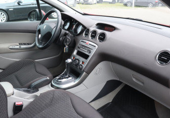 Подержанный автомобиль Peugeot 308 Hatchback 2010 года (9 фото)