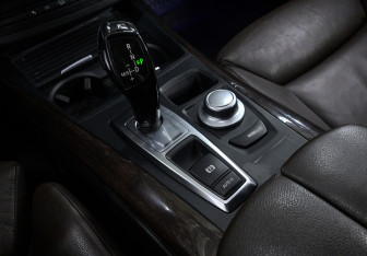 Подержанный автомобиль BMW X5 2009 года (12 фото)