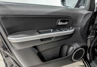 Подержанный автомобиль Suzuki Grand Vitara 2010 года (19 фото)
