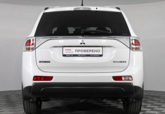 Подержанный автомобиль Mitsubishi Outlander 2012 года (6 фото)