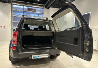 Подержанный автомобиль Suzuki Grand Vitara 2009 года (6 фото)