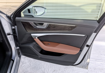 Подержанный автомобиль Audi A6 Sedan 2022 года (25 фото)