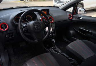 Подержанный автомобиль Opel Corsa 2012 года (9 фото)