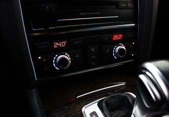 Подержанный автомобиль Audi Q7 2012 года (22 фото)