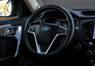 Подержанный автомобиль Geely Emgrand X7 2019 года (13 фото)