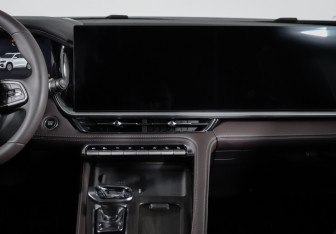 Подержанный автомобиль Geely Monjaro 2025 года (13 фото)