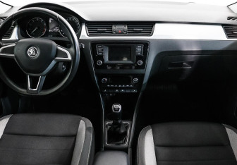 Подержанный автомобиль Skoda Rapid Liftback 2017 года (6 фото)