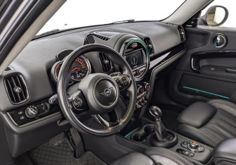 Подержанный автомобиль MINI Countryman 2018 года (15 фото)