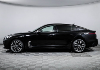 Подержанный автомобиль Kia Stinger 2018 года (8 фото)