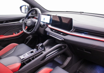 Подержанный автомобиль Geely Coolray 2024 года (10 фото)