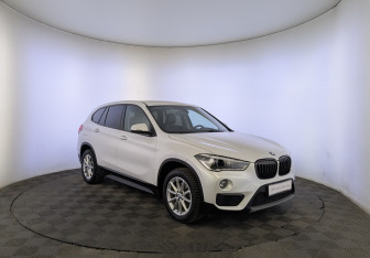 Подержанный автомобиль BMW X1 2017 года (3 фото)