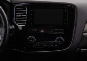 Подержанный автомобиль Mitsubishi Outlander 2012 года (14 фото)