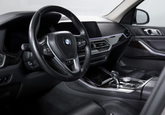 Подержанный автомобиль BMW X5 2020 года (14 фото)