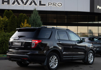 Подержанный автомобиль Ford Explorer 2013 года (4 фото)