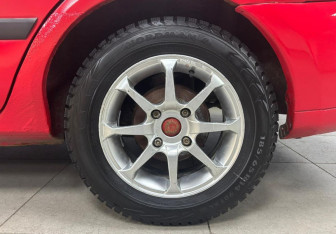 Подержанный автомобиль Mitsubishi Carisma Sedan 1999 года (9 фото)