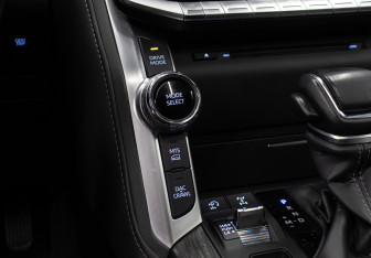 Подержанный автомобиль Toyota Land Cruiser Suv 2023 года (19 фото)