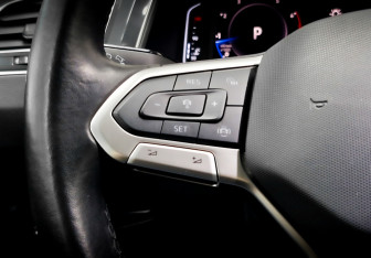 Подержанный автомобиль Volkswagen Tiguan 2021 года (27 фото)